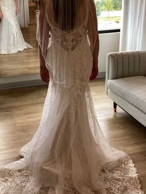 Lace Mermaid Wedding Dress in Light Ivory with Veil